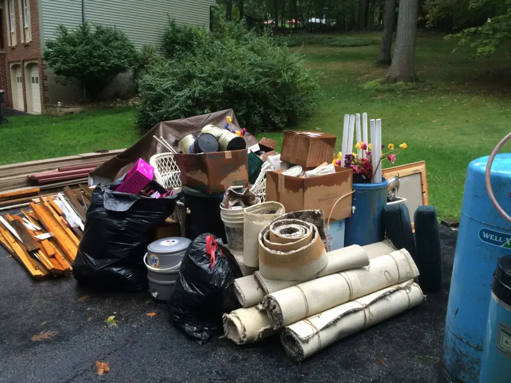 A pile of trash sitting on top of the ground.